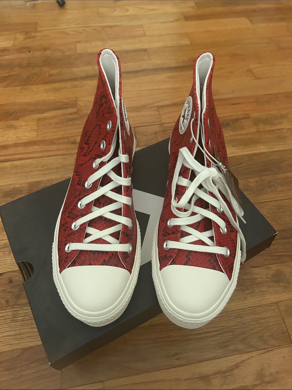 NWT Converse Chuck Taylor All Star Lift Red Snakeskin Platform Women’s 9 - Picture 2 of 5